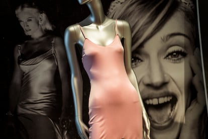 Madonna es otra artista amiga del diseñador y de la firma italiana. En la imagen, uno de los muchos vestidos que lució la cantante.