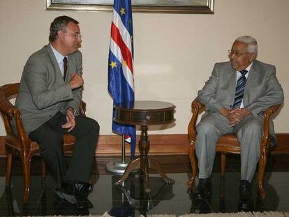 Jesús Caldera conversa con el presidente de la República de Cabo Verde, Pedro Verona Pires, en Praia.
