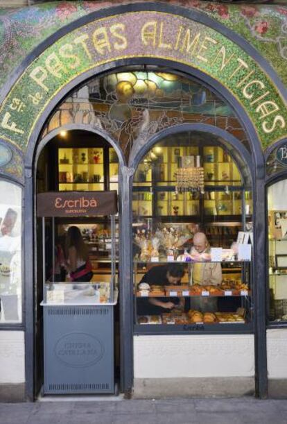 La fachada modernista de la pastelería Escribà.