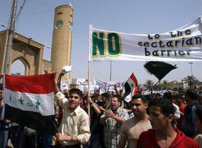 Residentes del enclave de Azamiyah protestan hoy contra el muro, a pesar del anuncio de Al Maliki.