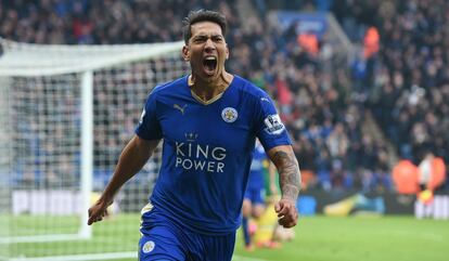 Ulloa celebra el gol de la victoria del Leicester.