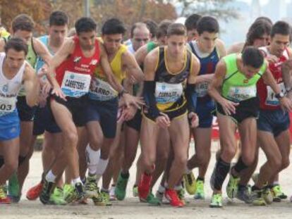 Salida de la prueba masculina de cross en Alcobendas. 