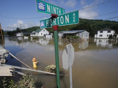 Una calle inundada en Rainelle este s&aacute;bado