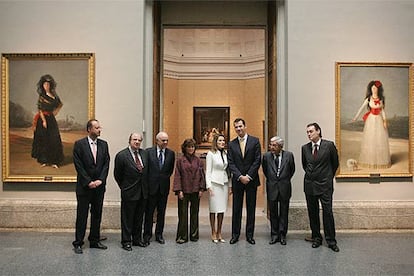 Los Príncipes, con Carmen Calvo, Francisco González, Santiago Fisas y Antonio Hidalgo (izquierda) y Rodrigo Uría y Miguel Zugaza.