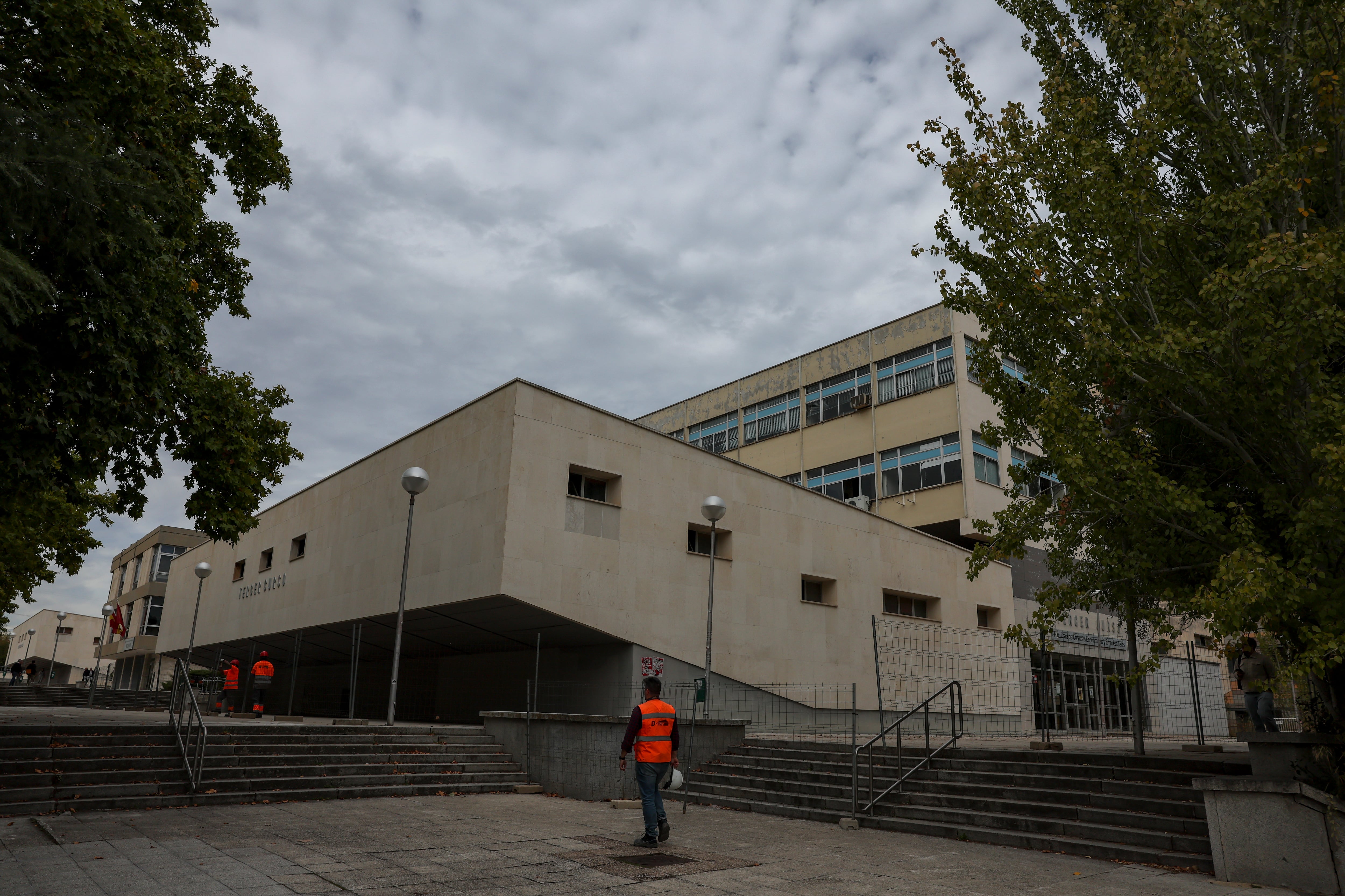 El edificio de tercer, la primera facultad que se va a derribar. 