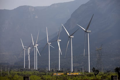 Un parque eólico en Santa Catarina, Estado de Nuevo León (México), el 26 de marzo de 2021. 