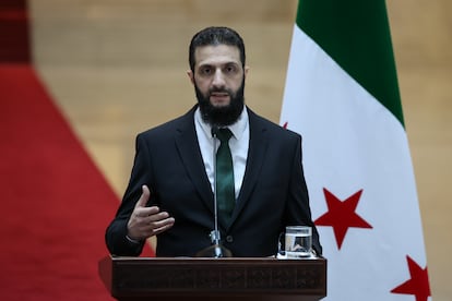 El líder del nuevo Gobierno sirio, Ahmed al Shara, en una comparecencia en Damasco el pasado diciembre.