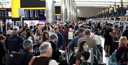 Pasajeros en la Terminal 2 del aeropuerto Heathrow, en junio.