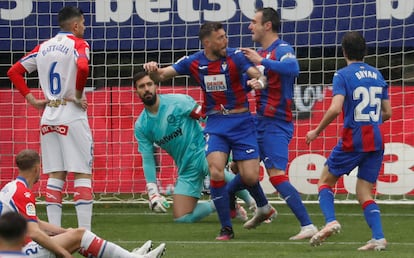 Kike García celebra un gol.