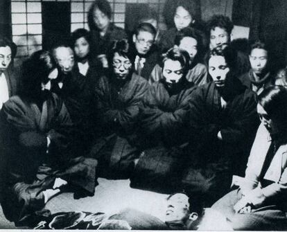 El velatorio del comunista japonés  Kobayashi Takiji.