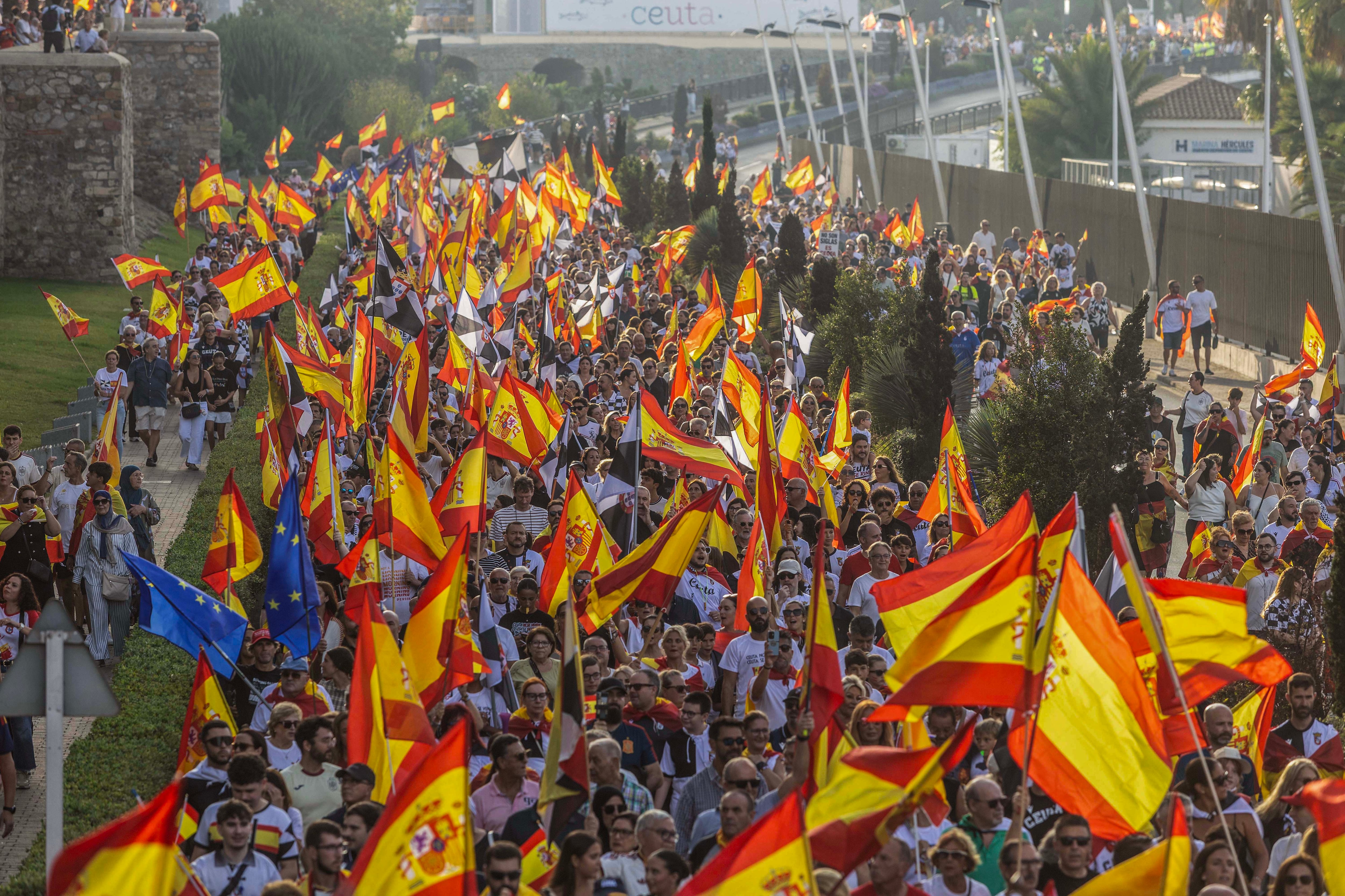 Asistentes a la manifestación en Ceuta, este miércoles.