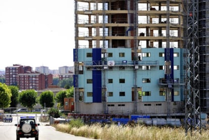 Obras de rehabilitación de la casa cuartel de Burgos un año después del atentado de ETA.