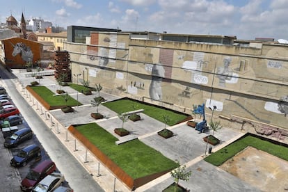 El jardín de las esculturas sin esuclturas del IVAM, vacío y cerrado.