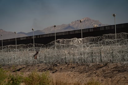 El muro fronterizo visto desde Ciudad Juárez.