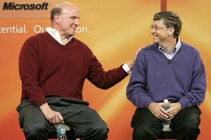 Bill Gates y Steve Ballmer anuncian el relevo en los puestos directivos de Microsoft.