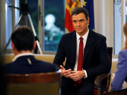 El presidente del Gobierno, Pedro Sánchez, durante su primera entrevista desde que llegó al Palacio de La Moncloa.