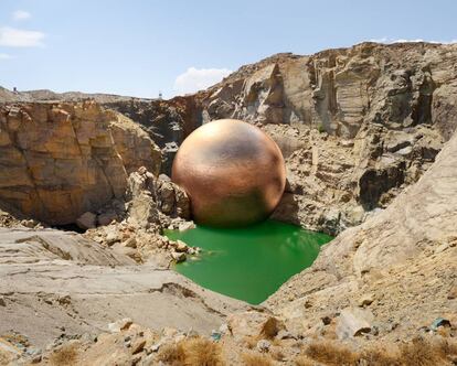 'Nababeep South Mine, Nababeep' (2014), obra del artista Dillon Marsh, presente en la exposición del MACBA.