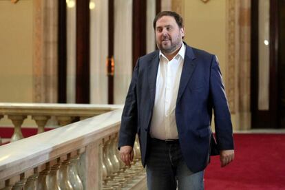 El líder d'ERC, Oriol Junqueras, arribant al Parlament.