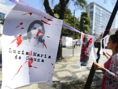 Ato em memória das mulheres vítimas da ditadura militar no Rio em 2016.