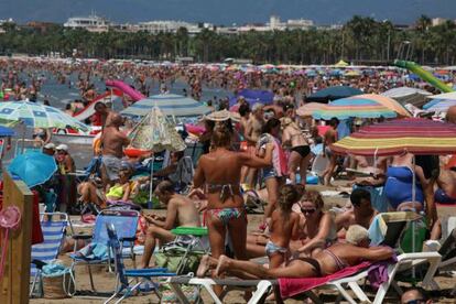 La playa de Llevant en Salou, una de las principales destinaciones tur&iacute;sticas de Catalu&ntilde;a.