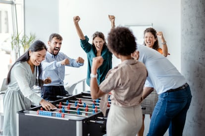 Encontrar una mesa de pimpón, un rincón llamado 'gaming zone' para jugar a videojuegos o un grifo de cerveza en la sala del comedor eran símbolos de modernidad. Pero parece que a esas deferencias hacia el empleado ya se les ha descubierto la trampa.