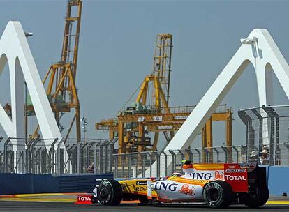 Las buenas sensaciones de Fernando Alonso en los entrenamientos libres se vienen abajo en la lucha por la 'pole'. El español termina octavo.