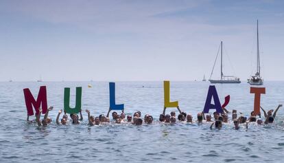 'Mulla't' en la playa de la Barceloneta