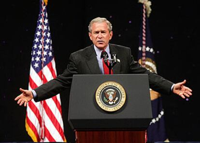 El presidente George W. Bush, ayer en Washington en una convención de periodistas.
/ ASSOCIATED PRESS