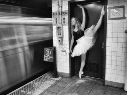 Bailarina en el metro. Nueva York. 2014.