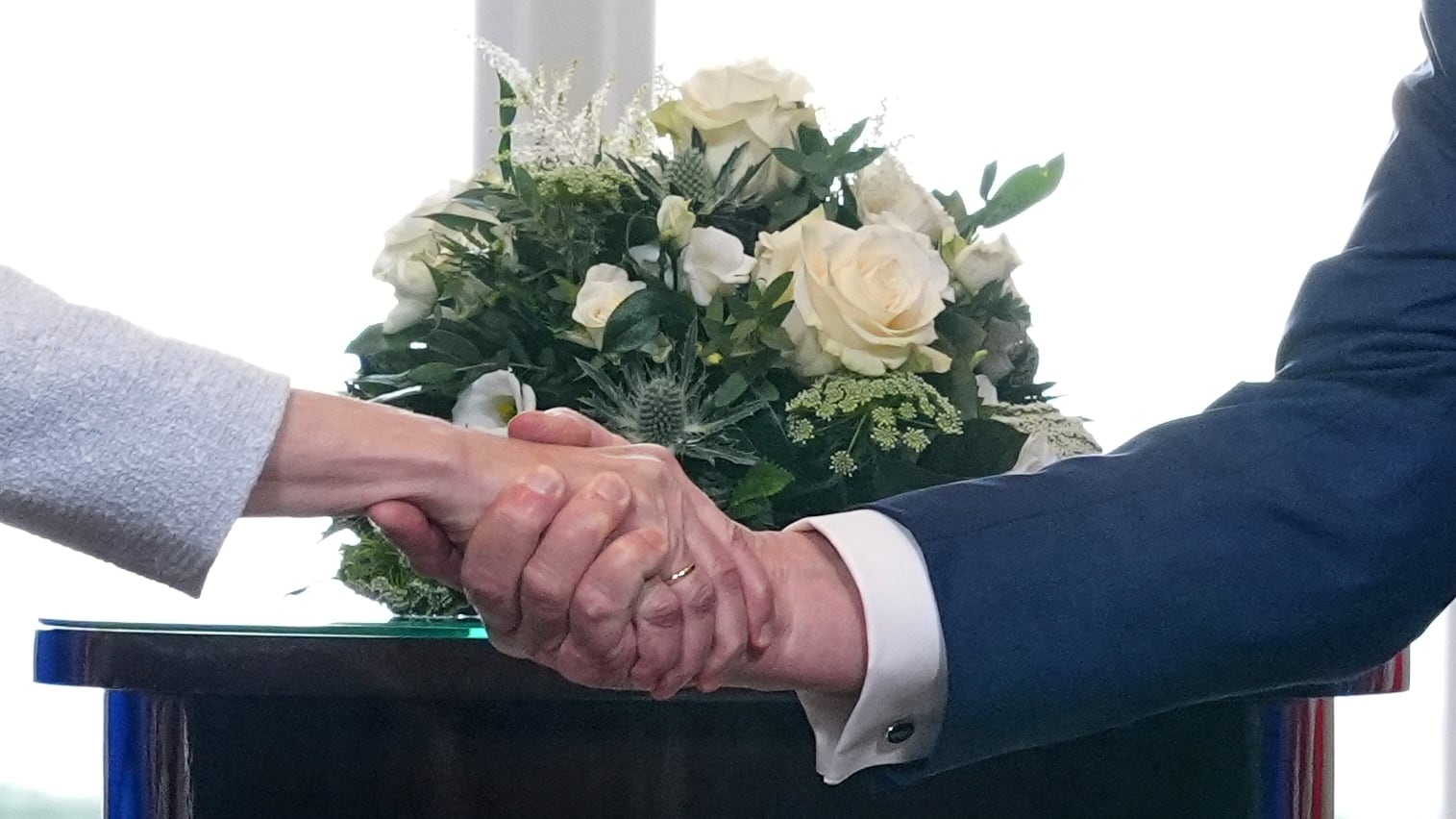 Detalle del apretón de manos entre Ursula von der Leyen y Donald Trump, en julio.