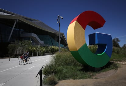 MOUNTAIN VIEW, CALIFORNIA - AUGUST 13: The Google logo is displayed in front of company headquarters during the Made By Google event on August 13, 2024 in Mountain View, California. Google announced new Pixel phones, watches and AI features at the event. (Photo by Justin Sullivan/Getty Images)