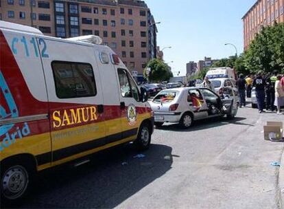 Cinco jóvenes han sido agredidos con hachas, navajas y palos mientras estaban dentro de un coche en el barrio madrileño de San Blas