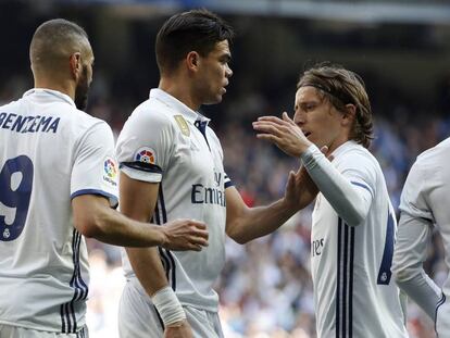 Pepe, junto a Benzema y Modric. 