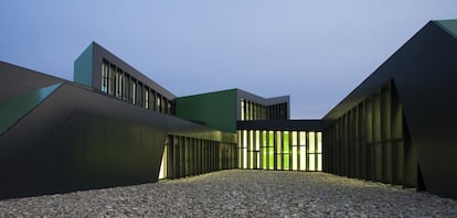 Sede del Instituto Tecnológico de Aragón, en Huesca, obra de Alejandro San Felipe y Francisco Lacruz.