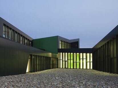 Sede del Instituto Tecnológico de Aragón, en Huesca, obra de Alejandro San Felipe y Francisco Lacruz.