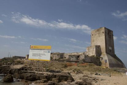 El castillo de Sancti Petri, durante su restauración.