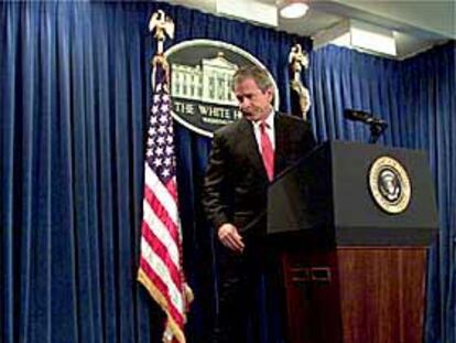 El presidente Bush, en Washington, después de comentar la ejecución de Thimothy McVeigh.