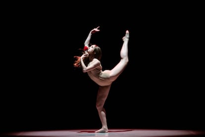 Einer der jungen Tänzer des Junior Ballet der Pariser Oper während einer Aufführung.