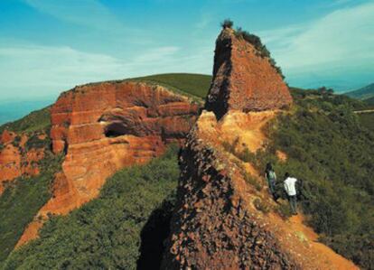 Paisaje de la mina de oro romana de Las Médulas, en la comarca leonesa de El Bierzo