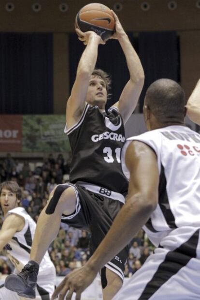 Raúl López lanza a canasta en la pasada jornada de la Liga Endesa