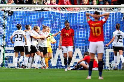 Las jugadoras alemanas celebran su gol ante España