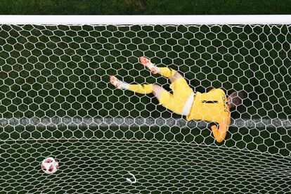 El portero inglés Jordan Pickford encaja un gol ante Croacia durante la semifinal, el 11 de julio de 2018.