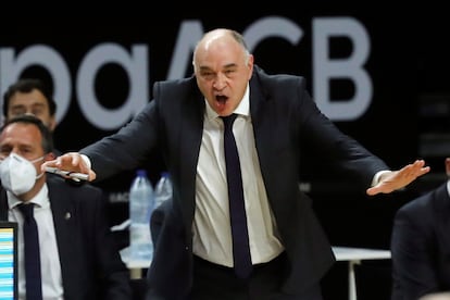 Pablo Laso da instrucciones a sus jugadores este sábado en Madrid.