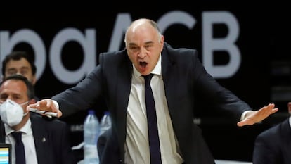 Pablo Laso da instrucciones a sus jugadores este sábado en Madrid.