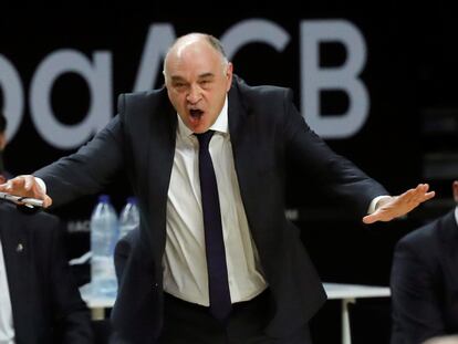 Pablo Laso da instrucciones a sus jugadores este sábado en Madrid.