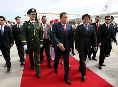 El presidente venezolano, Hugo Chávez, a su llegada a Pekín