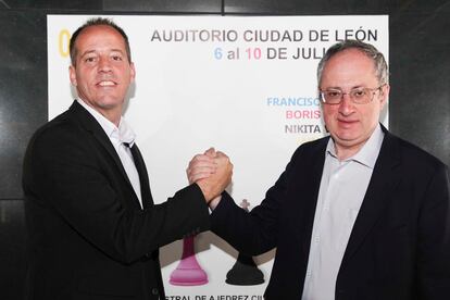Vallejo (izquierda) y Guélfand este jueves durante el sorteo de emparejamientos en León