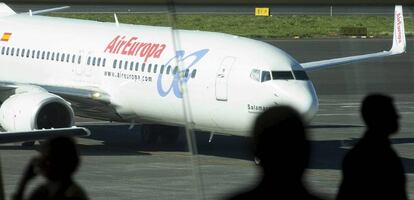 Avión de Air Europa rueda por la plataforma del aeropuerto de Tenerife Norte