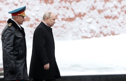 Serguéi Shoigu y Vladímir Putin celebraban el Día del Defensor de la Patria, el viernes en Moscú.