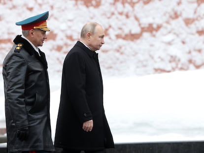 Serguéi Shoigu y Vladímir Putin celebraban el Día del Defensor de la Patria, el viernes en Moscú.